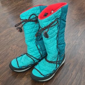 Columbia Teal and Black Quilted Winter Boots 8